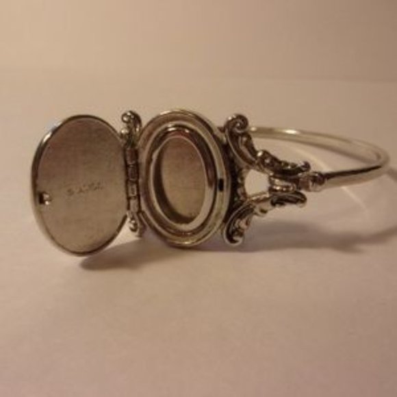 "Avon Silver Tone Locket Bracelet " - Picture 3 of 6